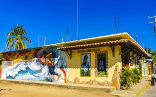 puerto escondido Oaxaca Mexiko 2023 typisch schön bunt Tourist Straße Bürgersteig Stadt puerto escondido Mexiko. foto