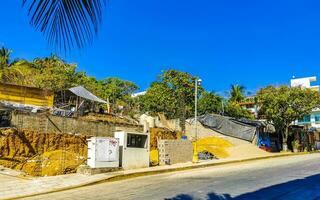 puerto escondido Oaxaca Mexiko 2023 typisch schön bunt Tourist Straße Bürgersteig Stadt puerto escondido Mexiko. foto