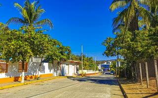 puerto escondido Oaxaca Mexiko 2023 typisch schön bunt Tourist Straße Bürgersteig Stadt puerto escondido Mexiko. foto