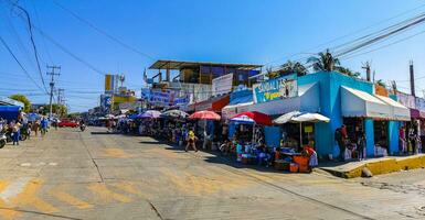 puerto escondido Oaxaca Mexiko 2023 typisch schön bunt Tourist Straße Bürgersteig Stadt puerto escondido Mexiko. foto