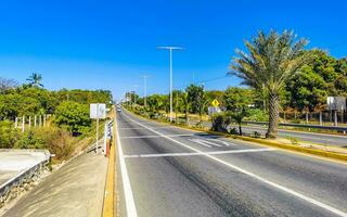 puerto escondido Oaxaca Mexiko 2023 typisch schön bunt Tourist Straße Bürgersteig Stadt puerto escondido Mexiko. foto