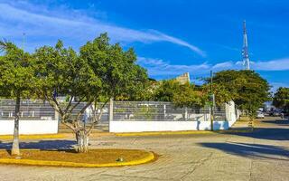 puerto escondido Oaxaca Mexiko 2023 typisch schön bunt Tourist Straße Bürgersteig Stadt puerto escondido Mexiko. foto