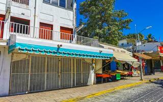 puerto escondido Oaxaca Mexiko 2023 typisch schön bunt Tourist Straße Bürgersteig Stadt puerto escondido Mexiko. foto