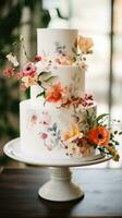 einfach Weiß Kuchen mit Aquarell Blumen foto