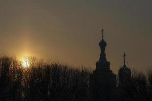 Silhouette der Kathedrale des Erlösers auf vergossenem Blut, st. Petersburg, Russland foto