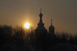 Silhouette der Kathedrale des Erlösers auf vergossenem Blut, st. Petersburg, Russland foto