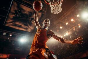 männlich Basketball Spieler spielen Basketball im ein überfüllt Innen- Basketball Gericht foto