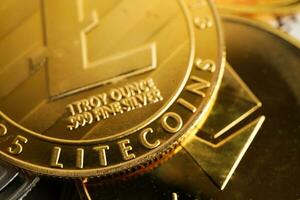 Litecoins für Online-Geschäft und Gewerbe, digitale Währung, virtuelle Kryptowährung. foto