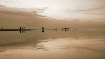 Sonnenuntergang Über das Meer im Sepia Farbe Stil foto