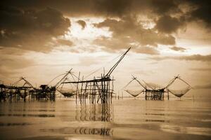 alt Foto lokal Angeln Werkzeug im Sepia warm Jahrgang Stil, Thailand