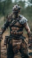 heftig Wikinger Krieger mit Schlacht Narben und Krieg Farbe Stehen stolz foto