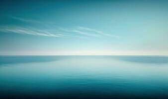 heiter Blau Seelandschaft mit ein minimalistisch Horizont foto