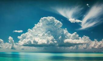 heiter Ozean Landschaft mit majestätisch Wolken foto