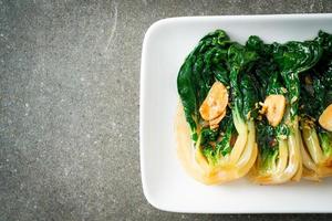 Baby Chinakohl mit Austernsauce und Knoblauch - asiatische Küche