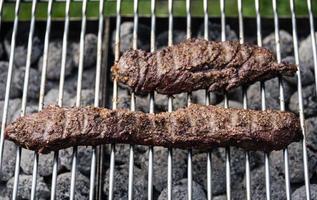 gegrilltes Kidney Cones Beef mit Brot und Salat bread foto