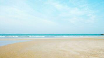 Szene von Huahin Strand im ein glatt Farben. foto