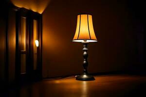 ein Lampe ist Sitzung auf ein Tabelle im das dunkel. KI-generiert foto