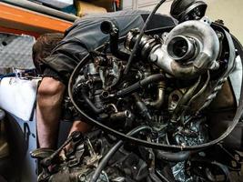 Reparatur eines Dieselverbrennungsmotors foto