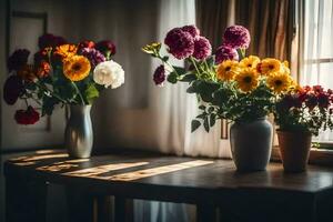 Blumen im Vasen auf ein Tabelle im Vorderseite von ein Fenster. KI-generiert foto