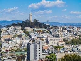 Skyline von San Francisco mit Coit Tower und Oakland Bay Bridge, Kalifornien, USA foto
