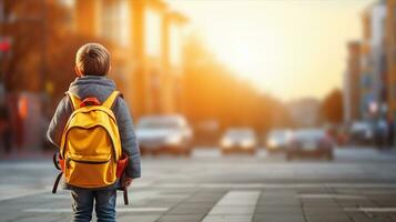 Kind mit ein Rucksack, eifrig warten das Schule Bus, ein mischen von Nerven und Aufregung. generativ ai foto