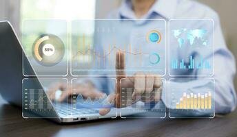 Arbeiten Daten Analytik und Daten Verwaltung Systeme und Metriken in Verbindung gebracht zu korporativ Strategie Datenbank zum Finanzen, Intelligenz, Geschäft Analytik mit Schlüssel Performance Indikatoren, Sozial Netzwerk foto