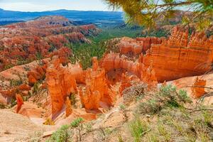 tolle Natur mit schön Hoodoos, Zinnen und Türme Felsen Formationen einschließlich berühmt Thors Hammer im Utah, vereinigt Zustände. foto