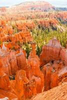 Natur Szene zeigen schön Hoodoos, Zinnen und Türme Felsen Formationen einschließlich berühmt thors Hammer im Utah, vereinigt Zustände. foto