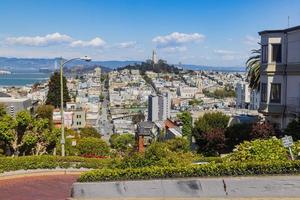 Stadtbild von San Francisco von der Lombard Street, Kalifornien, USA aus gesehen