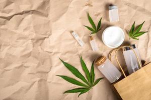 Cannabisprodukt für die Gesundheit, Kosmetikset mit Hautpflege foto