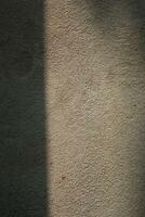 Zement und Backstein Mauer Textur Hintergrund, Sonne Strahlen auf das Zement Mauer Oberfläche, glatt Zement Mauer Hintergrund foto