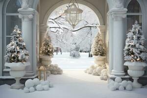 festlich draussen Dekorationen mit schneebedeckt Bäume und ein Kranz foto