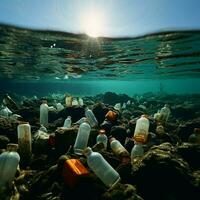 Meer verdorben mit Plastik Flaschen, porträtieren Naturen Degradierung und Umwelt Verschmutzung zum Sozial Medien Post Größe ai generiert foto
