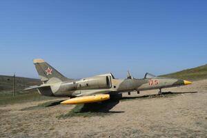 Monument von Kämpfer Flugzeug in der Nähe von das Kosaken Dorf Ataman. Militär- Hardware- wie ein Museum Ausstellungsstück verfügbar zum ansehen. Open-Air Museum. foto