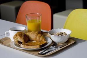 Frühstückstablett, in Frankreich foto