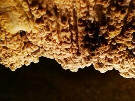 Detail von Höhlen im das serra de mira d'aire, im Portugal foto