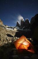 Chile, Patagonien, Nationalpark torres del Schmerz, Orange Zelt beim Nacht foto