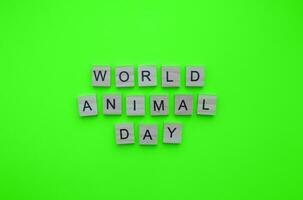 Oktober 4, Welt Tier Tag, minimalistisch Banner mit das Inschrift im hölzern Briefe foto