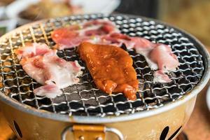 Schweinefleisch auf Holzkohlegrill - Yakiniku - koreanische Art