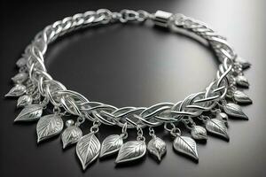 Silber Halskette auf ein solide Farbe Hintergrund im Nahansicht. ai generativ foto
