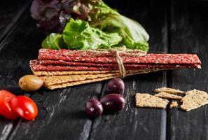 Rote-Bete-Roggenmehl-Cracker mit Gemüse zur Herstellung von Snacks