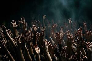 Gruppe von Menschen Hände angehoben oben im das Luft auf ein schwarz Hintergrund. ai generiert. foto
