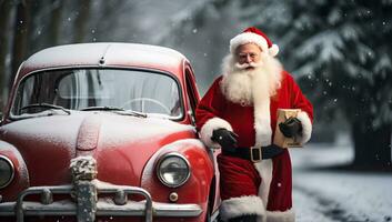 Santa claus ist Stehen in der Nähe von ein rot Jahrgang Auto im das schneebedeckt Wald. ai generiert. foto