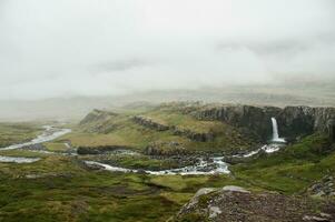 das imposant Wasserfall von Seljalandsfoss, Island foto