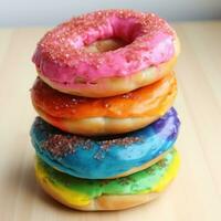 Regenbogen Bagel. Bagel gefärbt mit hell Farben, häufig mit Sahne Käse foto