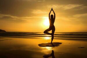 Yoga Frau Strand Sonnenuntergang. generieren ai foto