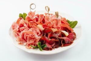 sortiert Feinkost Fleisch - - Schinken, Wurst, Salami, Parma, Prosciutto foto