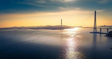 Luftaufnahme der russischen Brücke foto