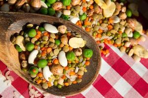 gesunde vegetarische Rohkost Hülsenfrüchte foto