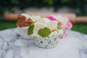 bolu Kukus ist ein indonesisch traditionell Schwamm Cupcake foto